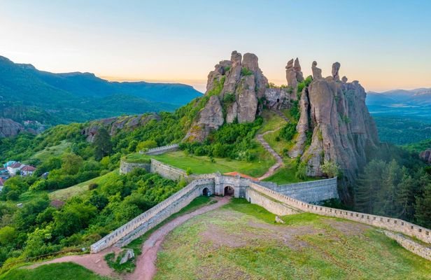 Day trip to Belogradchik Rocks and Venetsa Cave from Sofia