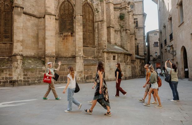 Guided walking tour through Barcelona's tastes and history