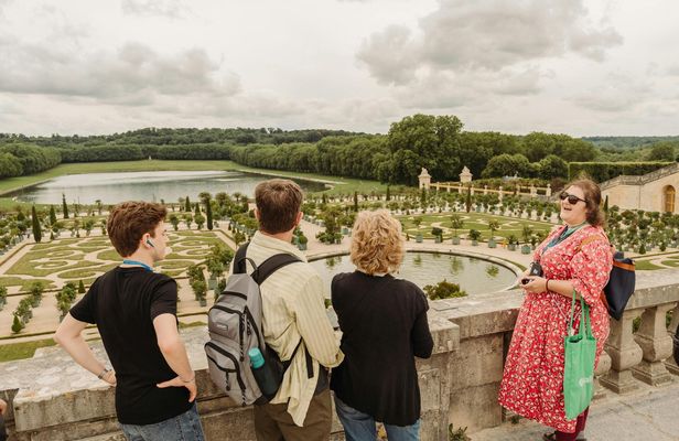 Small-Group Paris to Versailles Day Trip with Garden Stroll