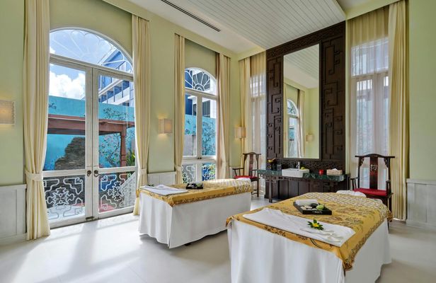 55-minute signature aromatic candle massage at Kee Spa