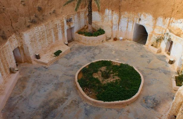 4x4 off-road adventure to Matmata and Ksar Ghilane with lunch