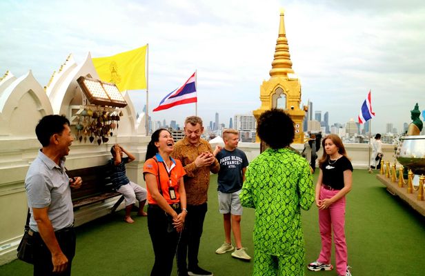 Discover Chinatown in Bangkok with private guide and vehicle
