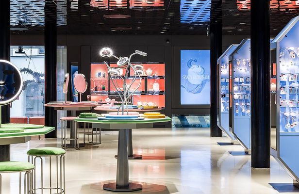 Crystal luggage tag workshop with welcome drink in Vienna