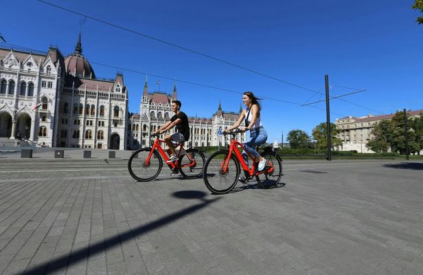 Budapest historic highlights e-bike guided tour