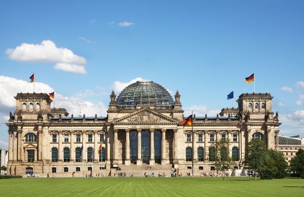 Reichstag tour with visit of the cupola in English
