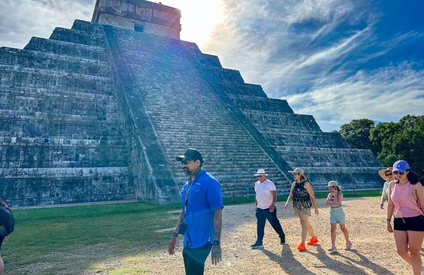 Chichen Itza on-site guided tour with certified local expert
