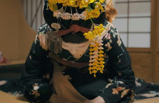3-hour Gion guided walking tour and dinner with a geisha