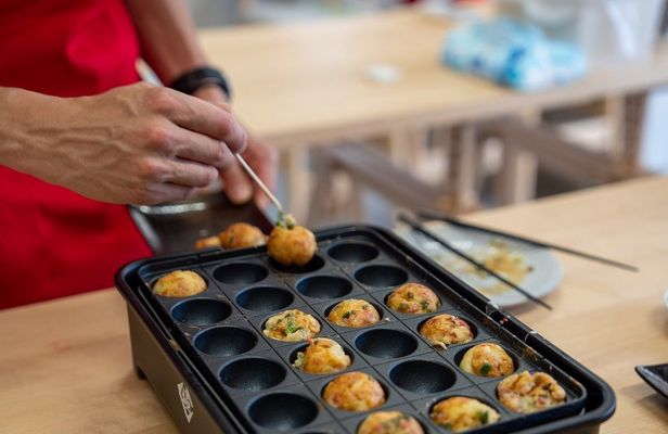 Authentic Japanese cooking and sake experience in Osaka