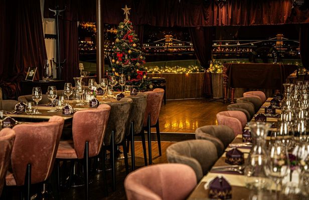 Christmas cruise with dinner in Budapest