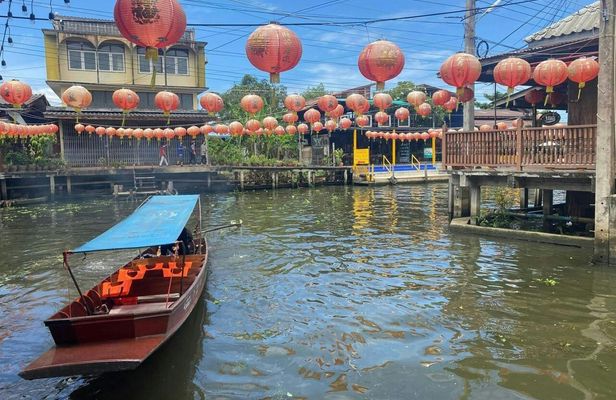 Private tour of Amphawa floating market, railway market and boat ride
