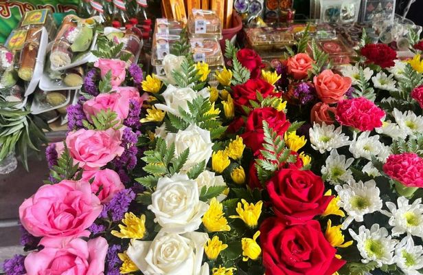 Floral art, Flower Market and temple visit private tour