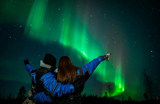Private northern lights tour with Rovaniemi's original Aurora hunters