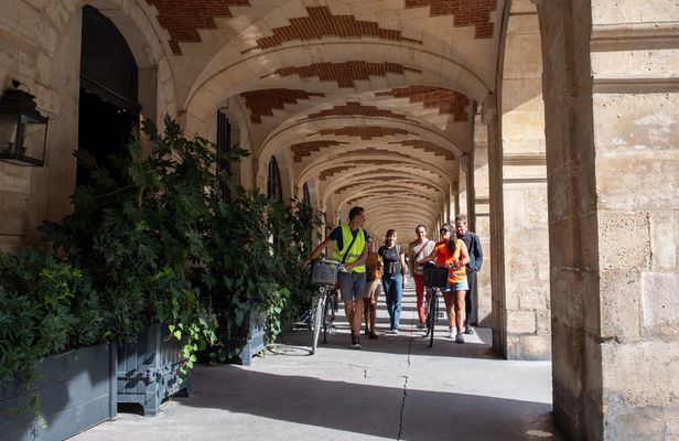 Historic and contemporary Paris bike tour