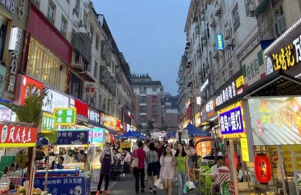 Authentic Chengdu street food tour
