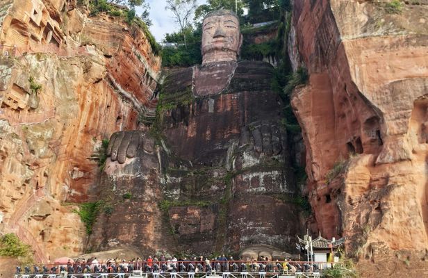 Leshan culture boat, hike and food quest