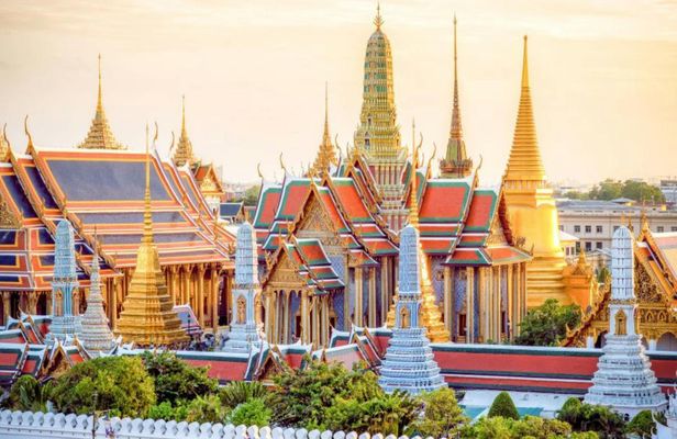Guided half-day visit to Grand Palace and Wat Phra Kaew