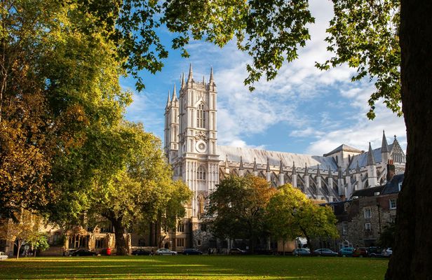 Guided royal walking tour of London with Westminster Abbey ticket