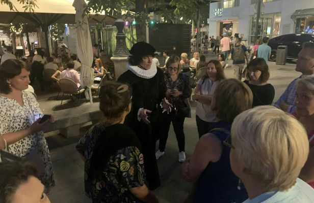 Don Quixote guided tour in Barrio de las Letras with churros tasting