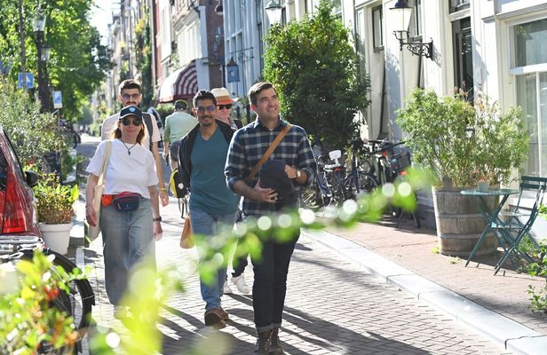 Amsterdam food tour with full meal and drinks