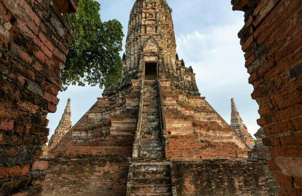 Full-day van charter to Ayutthaya and the Floating Market