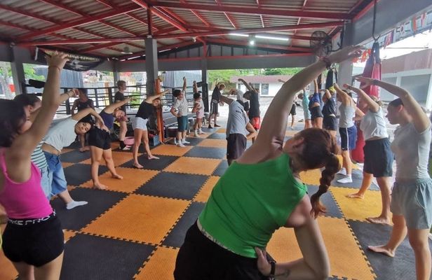 Group introduction class Muay Thai boxing for beginners in Koh Chang