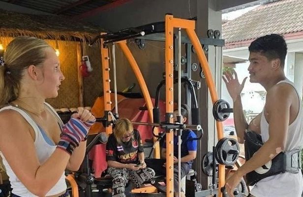 Private introduction class Muay Thai boxing for beginners in Koh Chang
