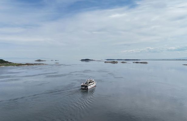 Guided cruise to the secret islands of the St Lawrence