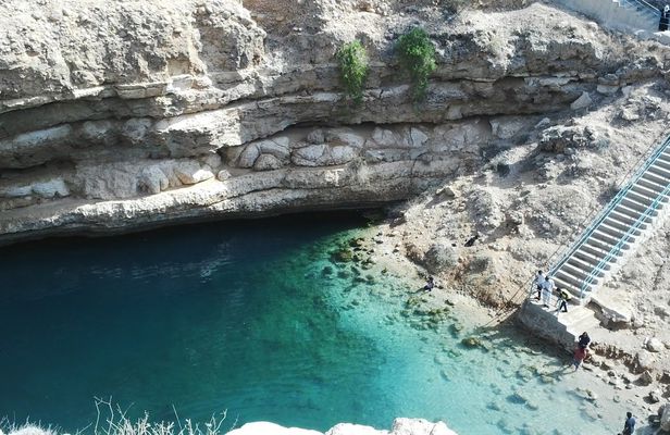 Natural wonders full-day tour of Oman