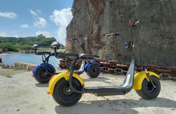 Electric scooter tour in Jan Thiel area