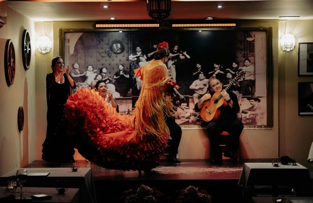 Tablao La Cantaora flamenco show with optional dinner