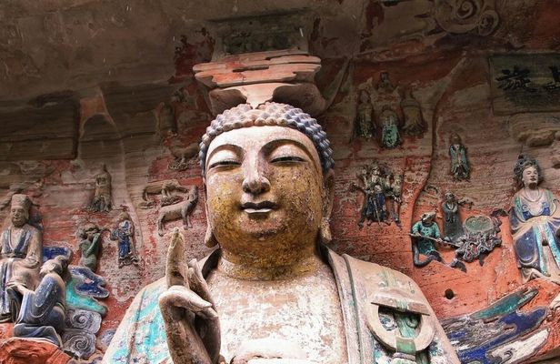 Private tour of Baodingshan Grottoes and Chongqing's local cuisine