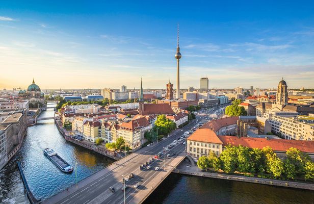Deluxe Pass Berlin with 48-hour hop-on hop-off bus and more