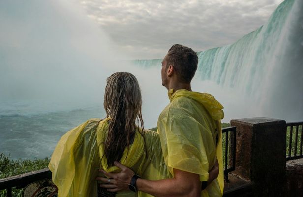 Niagara Falls 9-hours tour from Toronto
