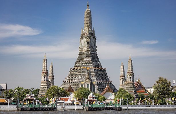 Half-day van charter to Wat Phra Kaew and Wat Arun from Bangkok