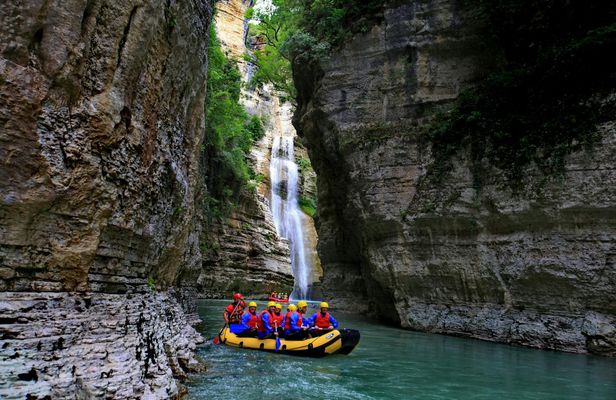Canyon excursion and rafting on the Osum River