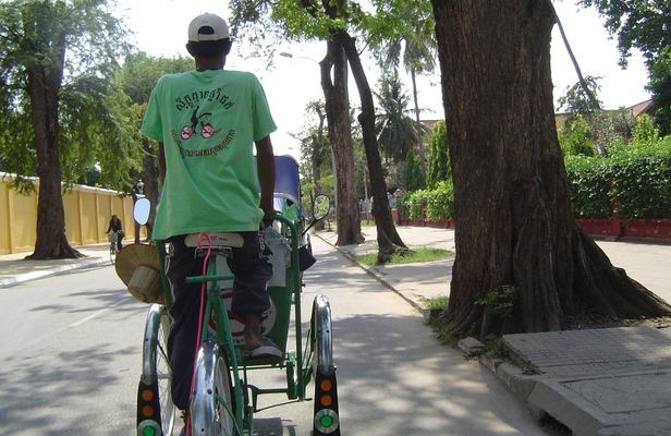 Half-day cyclo tour in Phnom Penh