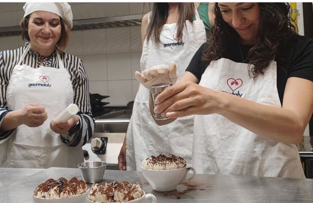 Tiramisu and gelato cooking class in Rome
