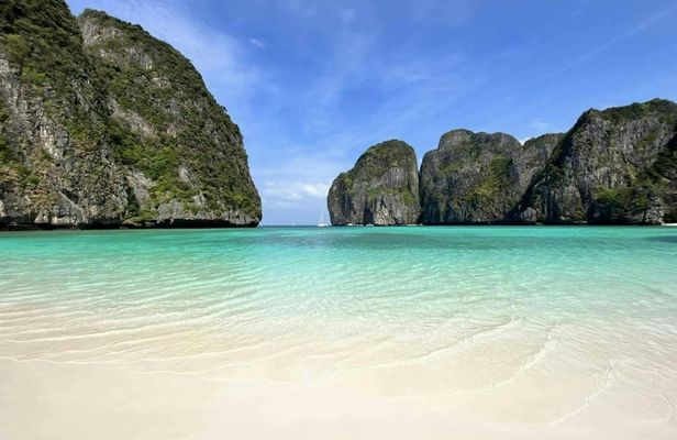 Full-day Phi Phi tour with Maya Bay, Pileh Lagoon and Viewpoint hike