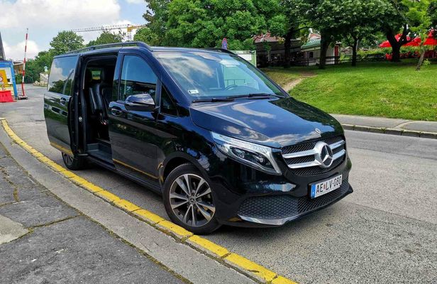 Private transfer between Ferenc Liszt airport and Budapest