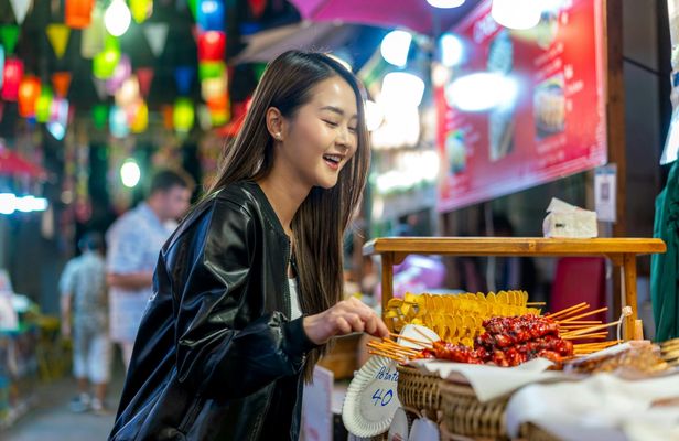 Chiang Mai street food experience tuk-tuk night tour
