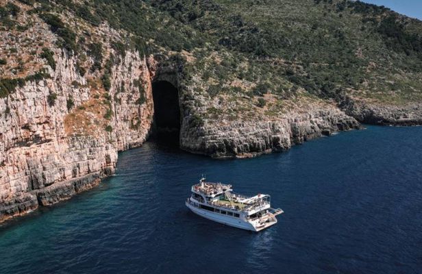 Guided boat tour to Sazan and Karaburun from Durrës