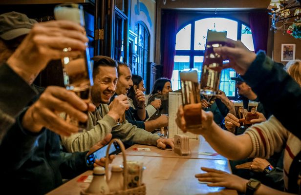 Kölsch beer tasting tour in Cologne Old Town