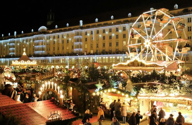 Dresden Christmas walking tour in Old Town and Striezelmarkt