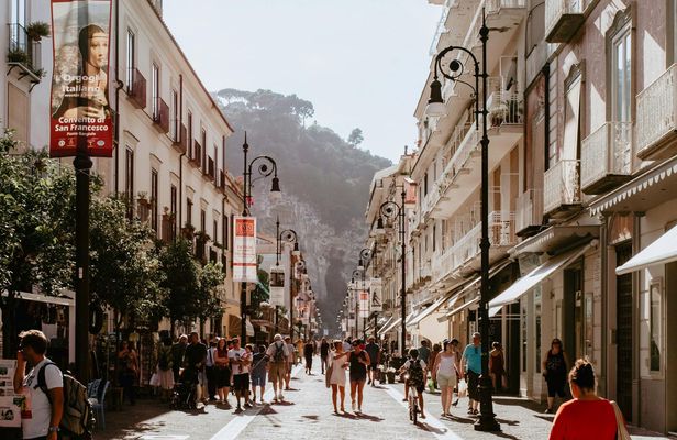 Bus transfer from Rome to Sorrento with a tour leader