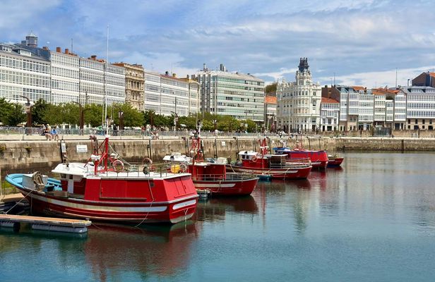 Shared historical walking tour in A Coruña