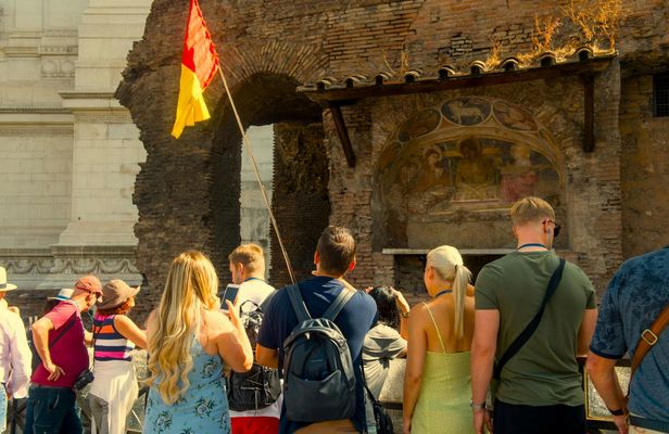 Colosseum and Roman Forum Semi-Private Guided Tour