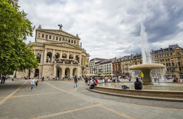Frankfurt private architecture walking tour with a local guide