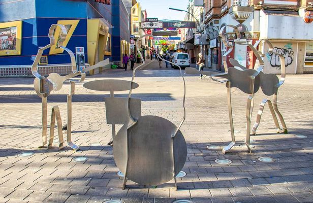 Guided tour tracing The Beatles' footsteps in Hamburg with a local