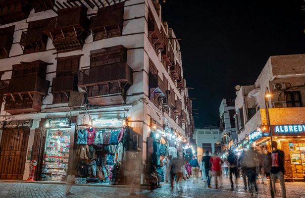 Scenic drive and shopping tour in South Jeddah