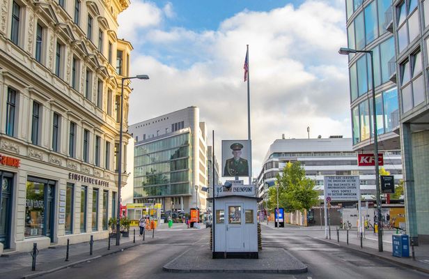 Private historical tour through Berlin with a local